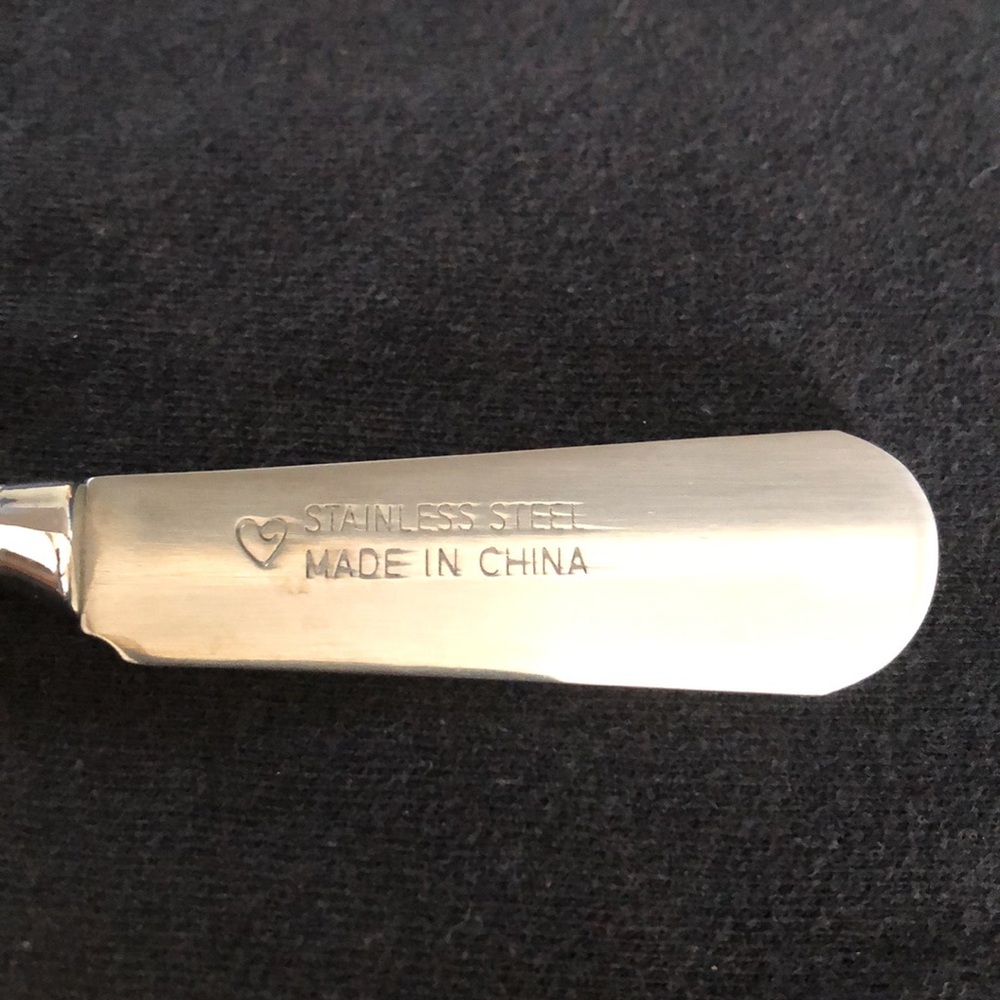Monogrammed “D” spreader - Picture 3 of 5